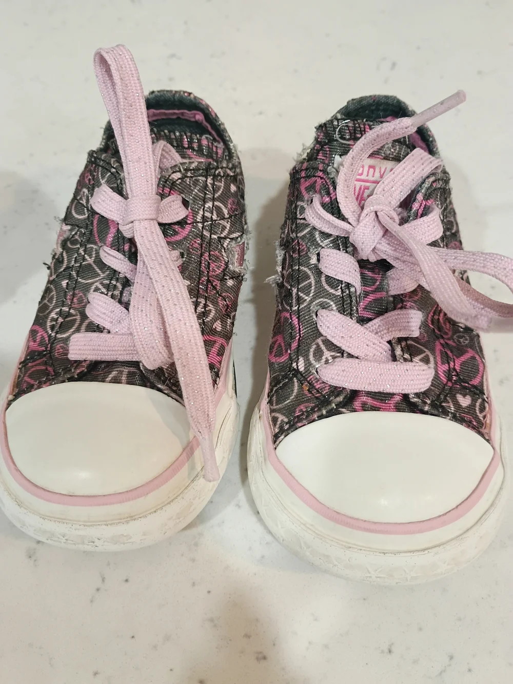 Converse one pair